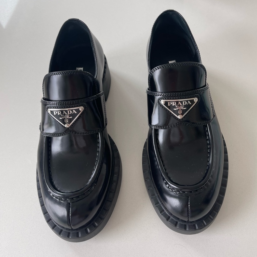 BRAND NEW Prada logo loafers